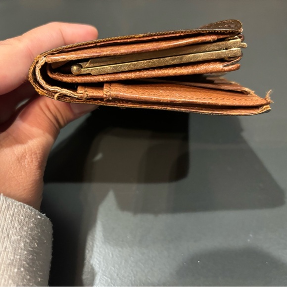 Louis Vuitton Kiss lock Wallet - Picture 7 of 7